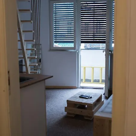 Victoria Poshtel Studio Apartment